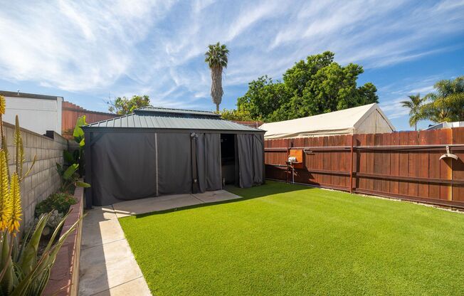 Cozy, perfectly located 2 bedroom unit in San Diego!