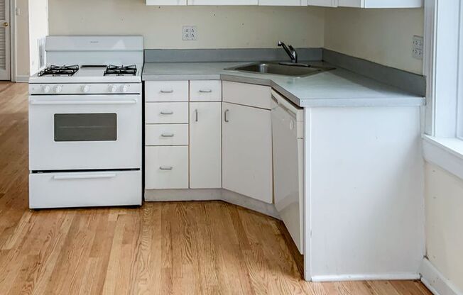 3 beds, 2 baths, 1,585 sqft, $3,950, Unit 2318-3R