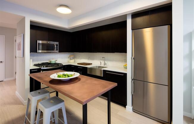 Studio, 1 bath, 560 sqft, $4,183, Unit 9L