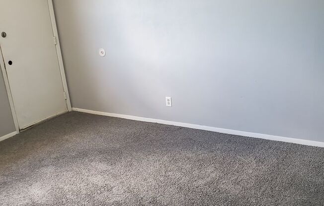 2 beds, 1 bath, 800 sqft, $715, Unit Apt 5