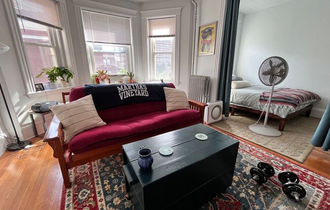 Studio, 1 bath, 475 sqft, $2,500, Unit 44