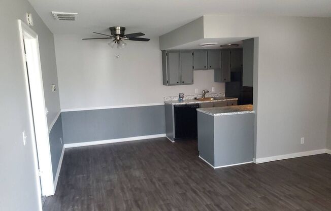 1 bed, 1 bath, 555 sqft, $725