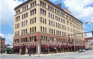 150 E MAIN ST