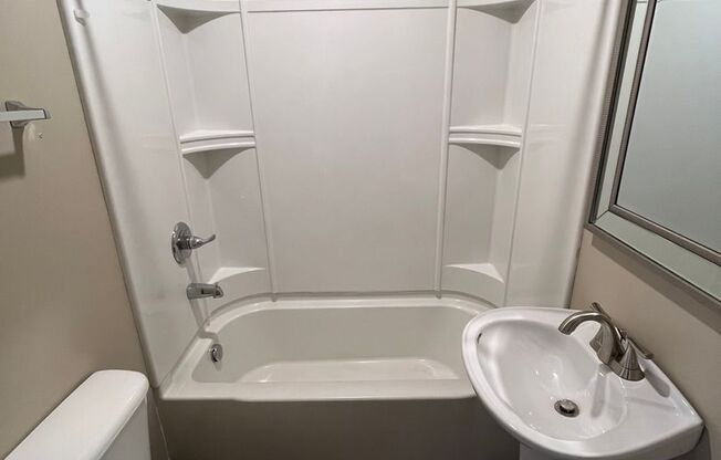 Studio, 1 bath, $645, Unit Apt 4