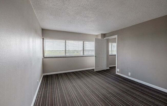 2 beds, 3 baths, 950 sqft, $1,399, Unit 217