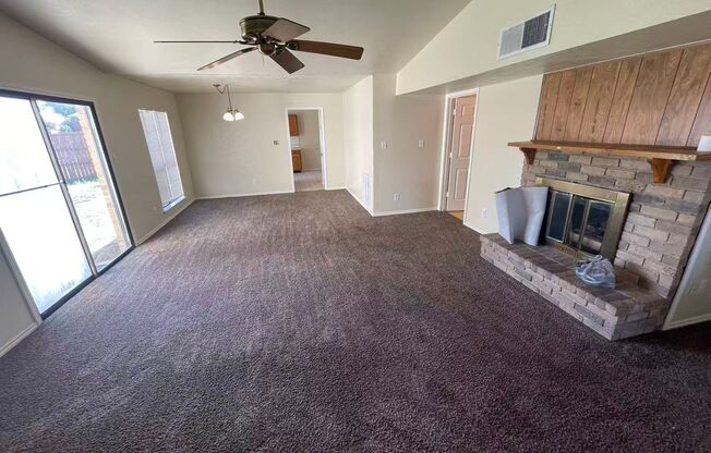 Beautiful 4 Bedroom 2 Bathroom in Allen!