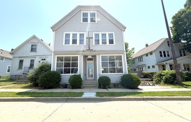 1411 W Rawson Ave