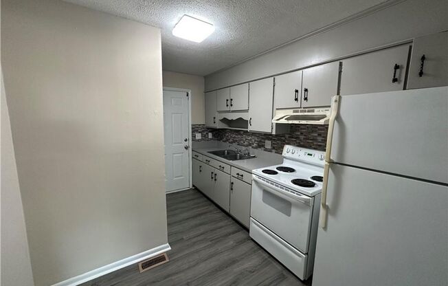 1 bed, 1 bath, 700 sqft, $699, Unit Unit D