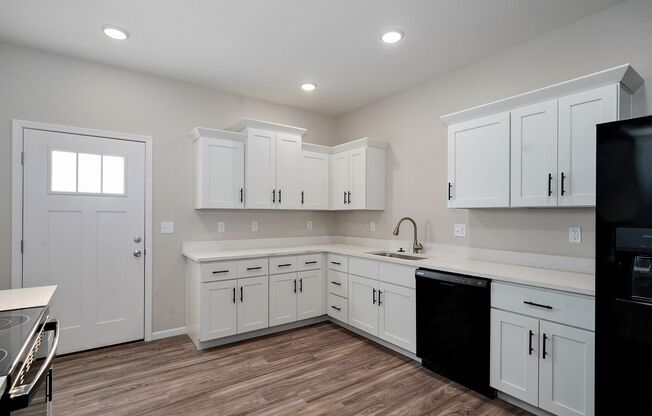 4 beds, 4 baths, 1,900 sqft, $2,540, Unit Unit B