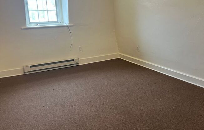 1 bed, 1 bath, $1,195, Unit 215 West Broad Street #4