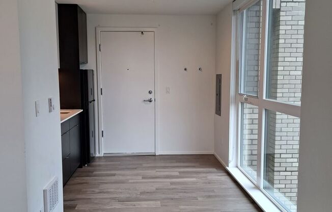 Studio, 1 bath, 322 sqft, $1,275, Unit 406