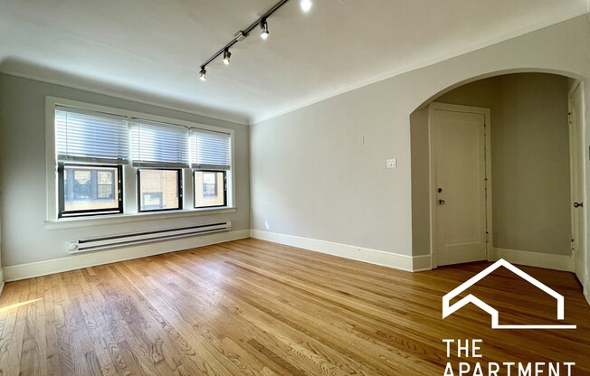 2325.5 N. Rockwell, Unit 3A