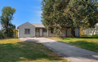 Beautiful Slab Home in Imperial with over a Half an Acre of Land