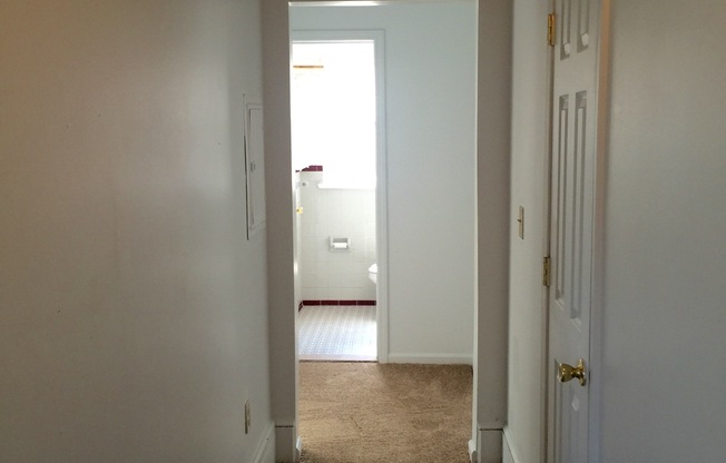 2 beds, 1 bath, $1,250, Unit 2