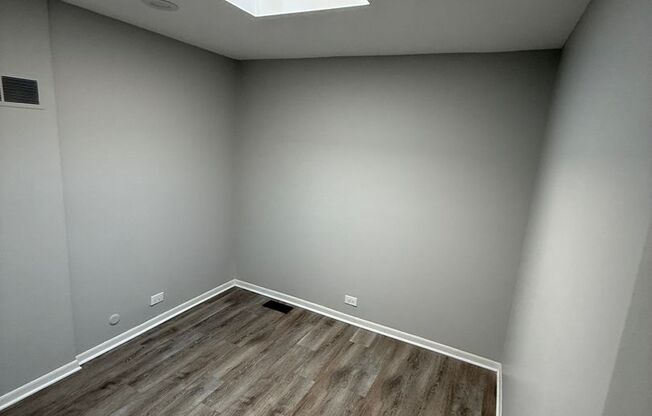 2 beds, 1.5 baths, $2,600, Unit 301