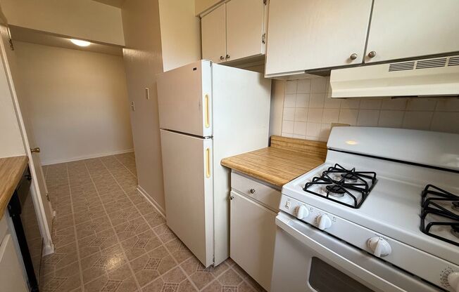 2 beds, 1 bath, 874 sqft, $1,445, Unit Q-14