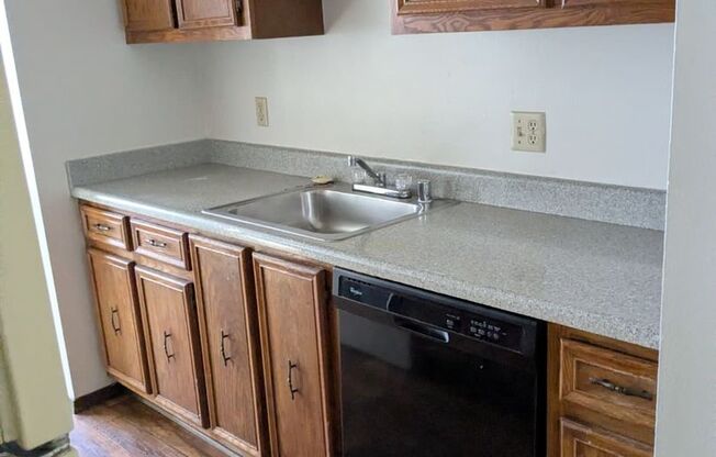 2 beds, 1.5 baths, 1,000 sqft, $1,451, Unit 8199-8199E