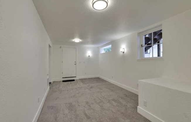 2 beds, 1 bath, 1,176 sqft, $1,795, Unit Lower Unit