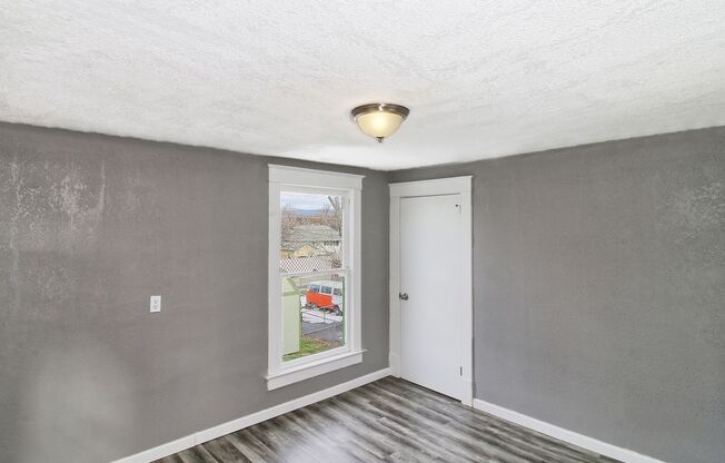 5 beds, 2 baths, $2,300