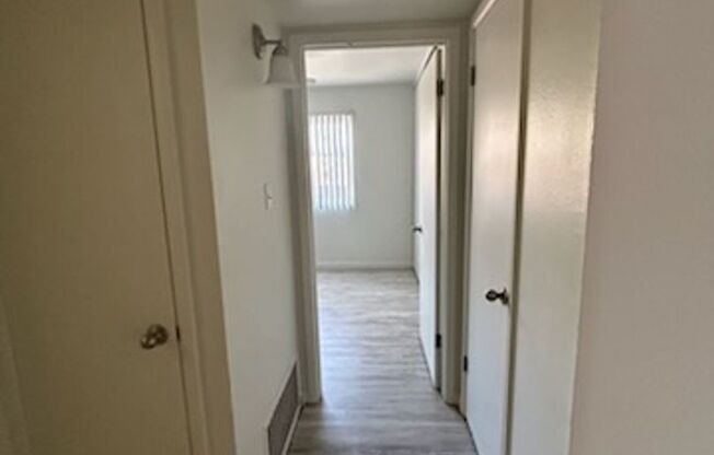 2 beds, 1 bath, 720 sqft, $1,245, Unit 11