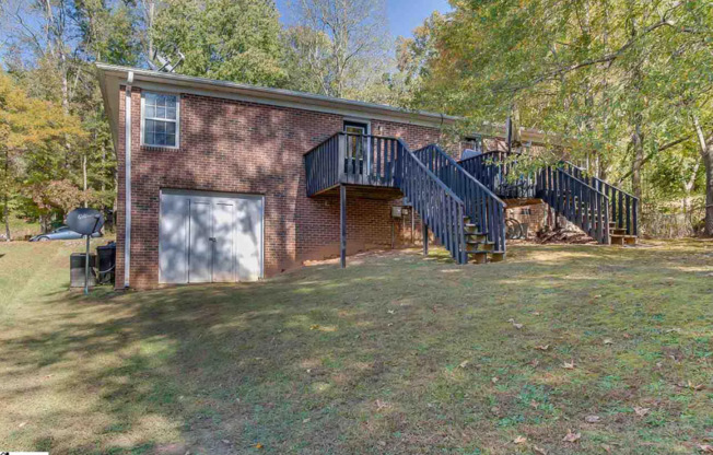 2 Bed, 1 Bath Duplex Unit Available in Travelers Rest