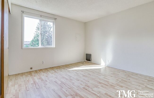 2 beds, 1 bath, $1,595