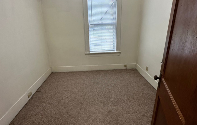 4 beds, 1 bath, $1,600