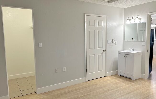 1 bed, 1 bath, 495 sqft, $1,079, Unit F13