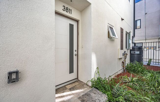 1158 W. 38th St