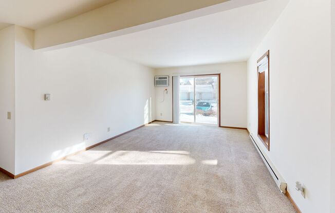 2 beds, 1 bath, 965 sqft, $1,660, Unit 7717CB