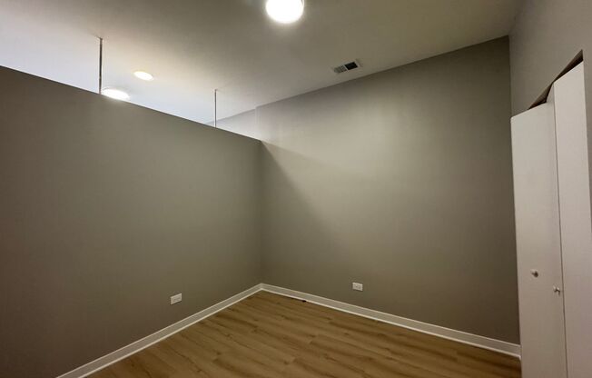 2 beds, 1 bath, $1,850, Unit 4007 #D