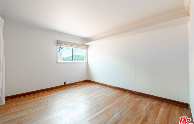 13033 SKY VLY RD
