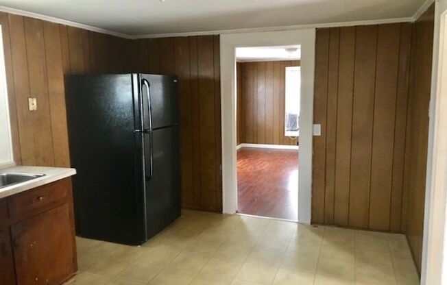 2 beds, 1 bath, $1,050