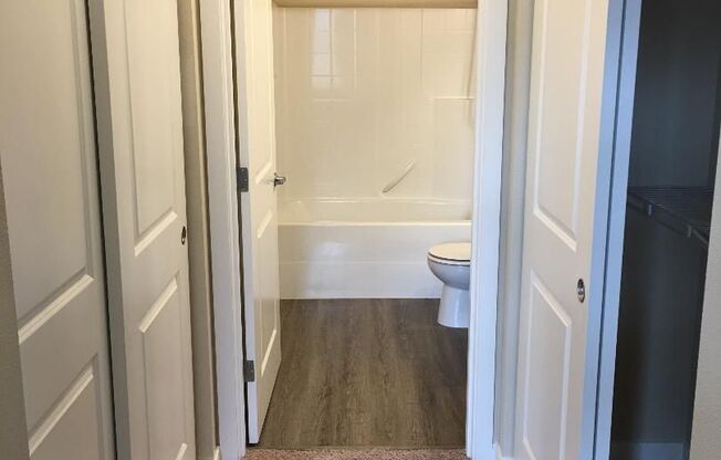 2 beds, 2 baths, $2,022, Unit 4862-208