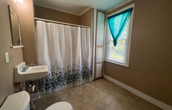 2 beds, 1 bath, $1,150, Unit A926 - Upper