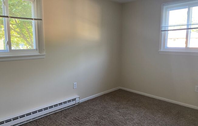 2 beds, 1 bath, $1,625, Unit C04