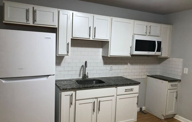 2 bedroom 1 bathroom recently renovated in Baltimore city