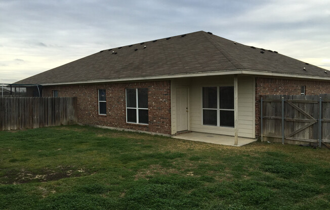 3 beds, 2 baths, $1,595