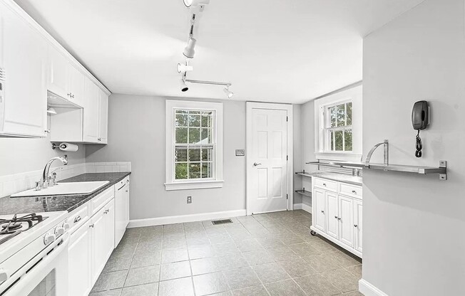 14 SCHOULER CT