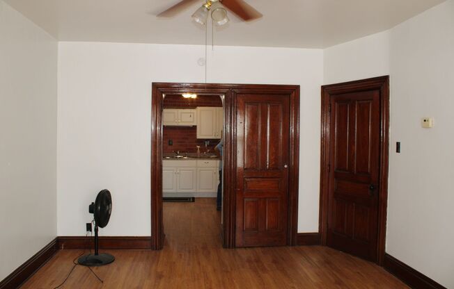 2 beds, 1 bath, $1,295, Unit 2nd floor