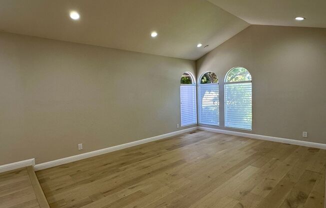 Recently Remodeled Home- Gourmet Kitchen- Near Downtown Campbell - 1 Primary Suite and 1 Junior Suite