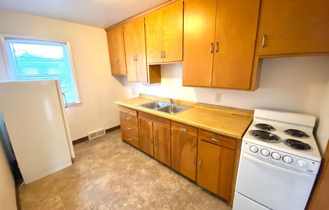 1 bed, 1 bath, 700 sqft, $725, Unit Apt 5