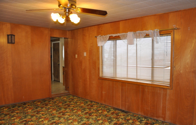 2 beds, 1 bath, $1,195