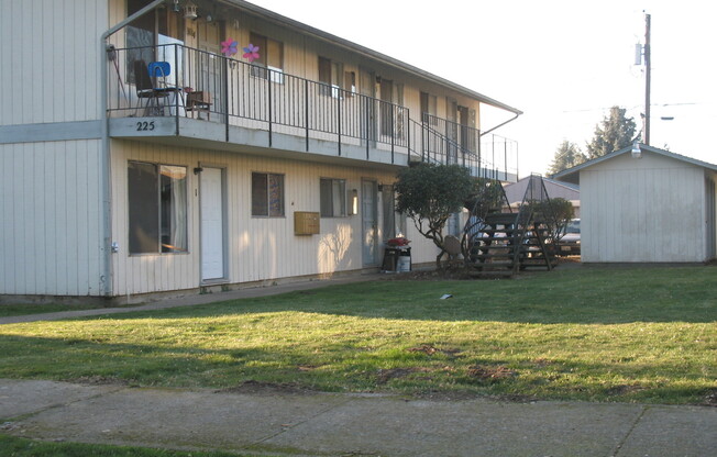 225 20th Ave