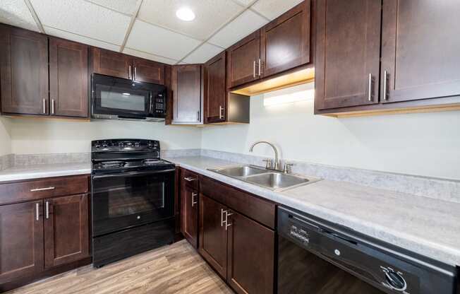 Fully Equipped Kitchen at Barrington Estates Apartments, Indianapolis, IN, 46260