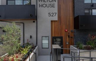 527 S Wilton Pl