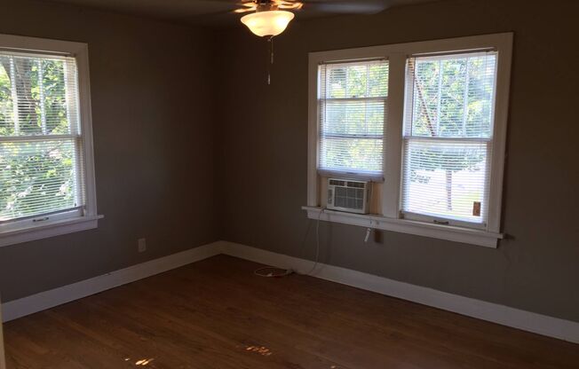 1 bed 1 bath - Near Plaza District!