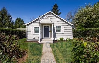 Charming 2 Bedroom Home Available in Woodstock Neighborhood!