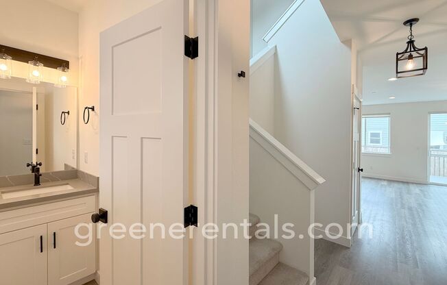 3BR/2.5BA Olympia Townhome