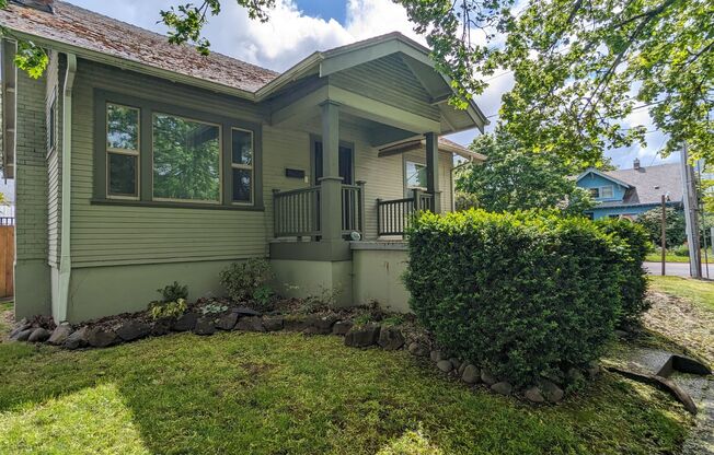 2-Story, 3-Bedroom, 2-Bath Home With Basement In Eugene!